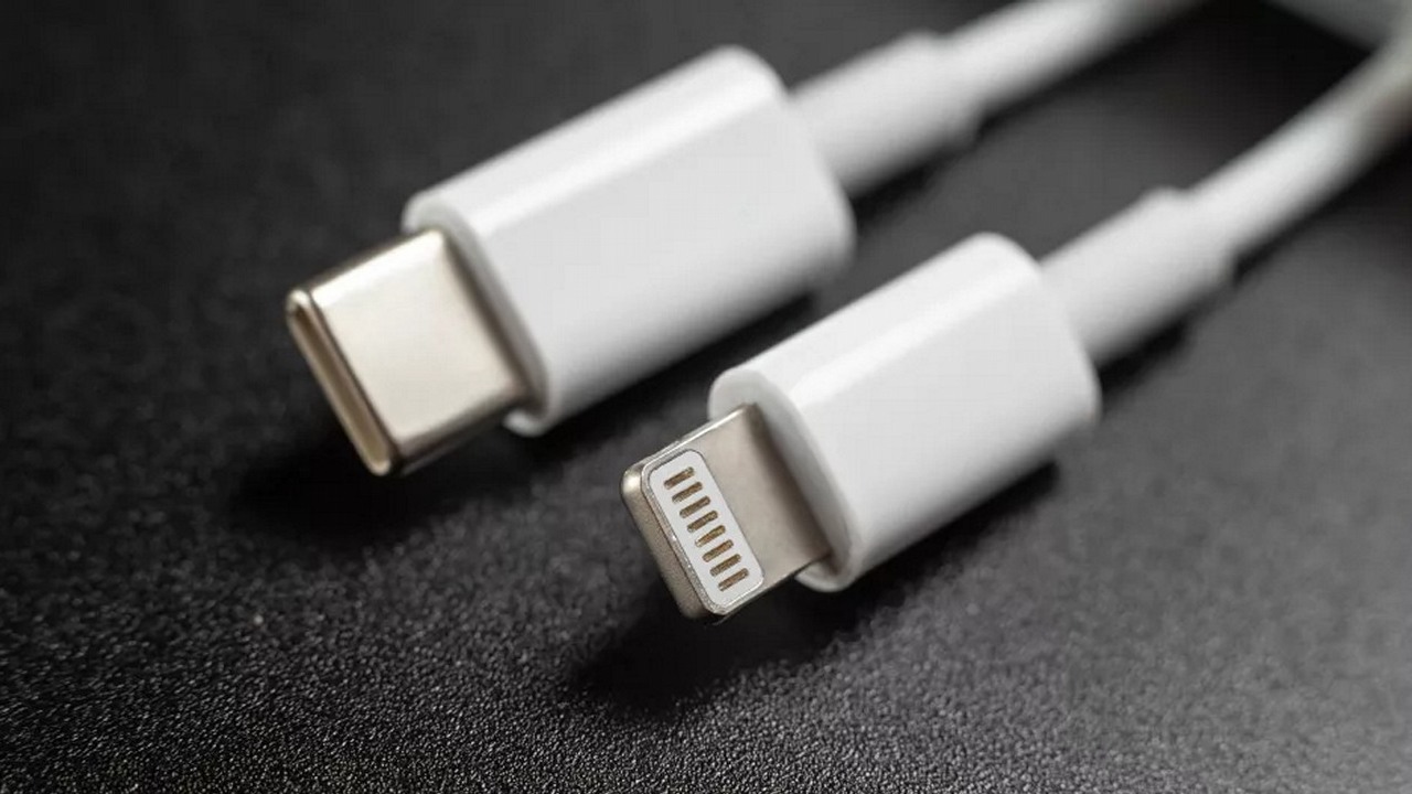 UE może zmusić Apple do stosowania USB-C w iPhone'ach od 2024 roku [Aktualizacja].