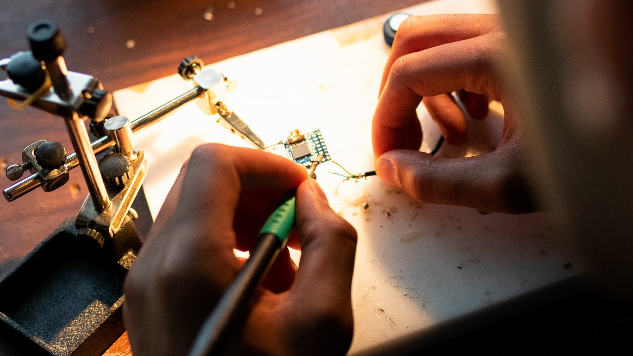 Ceny elektroniki mogą jednak nie pójść w dół - w fabrykach brakuje pracowników.