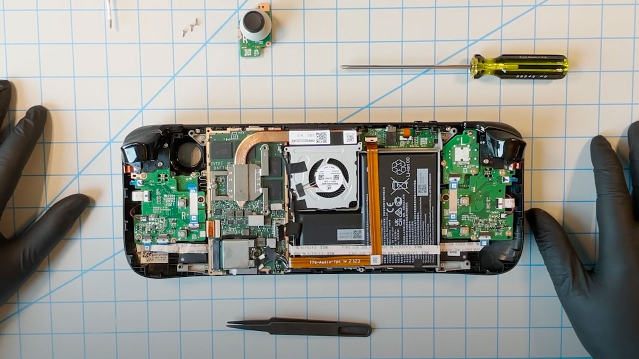 Wnętrze Steam Decka - Valve pokazało bebechy konsoli.