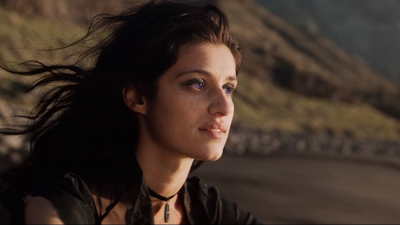 „Zagubiona w chaosie” Yennefer na nowym plakacie 2. sezonu Wiedźmina Netflixa.