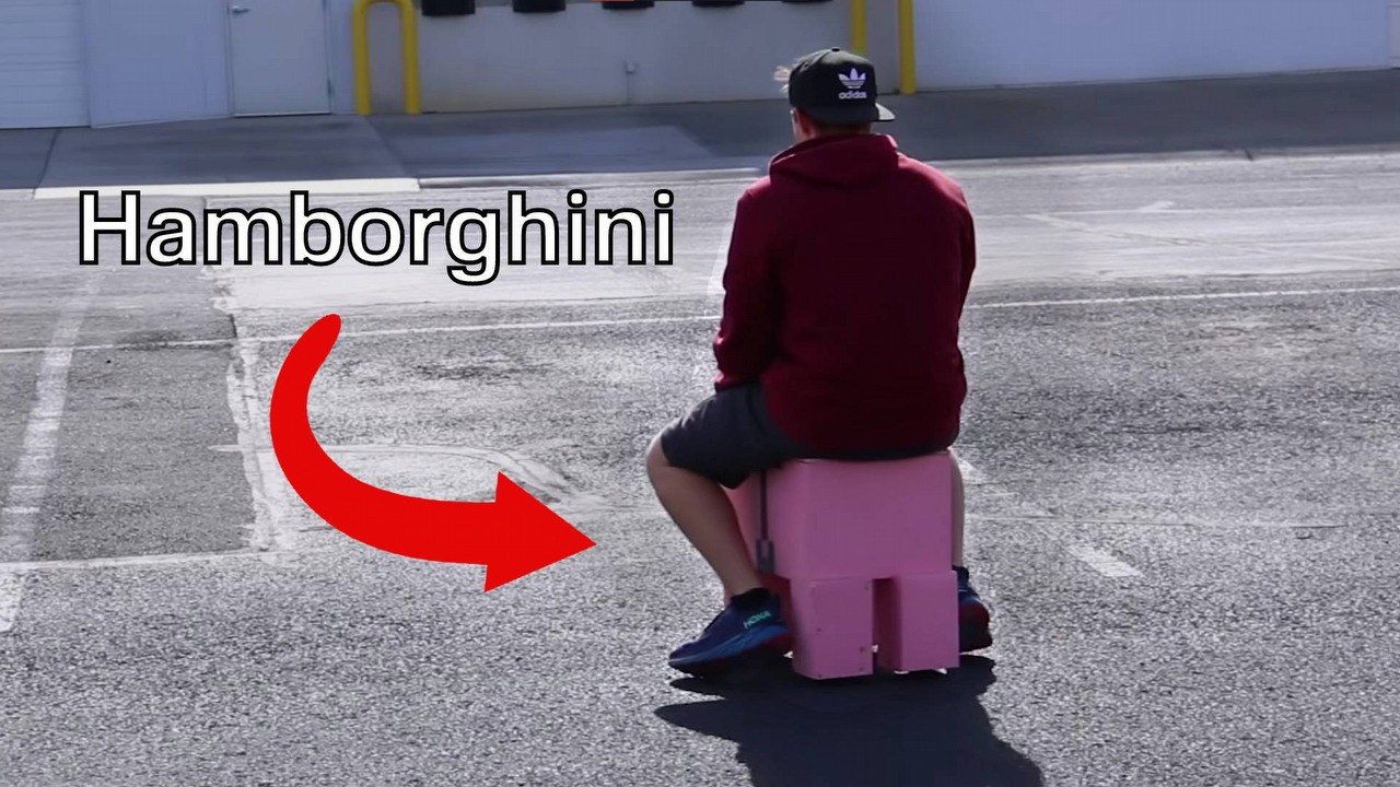 Youtuber zbudował świnię z Minecrafta. Jeździ 30 km/h.