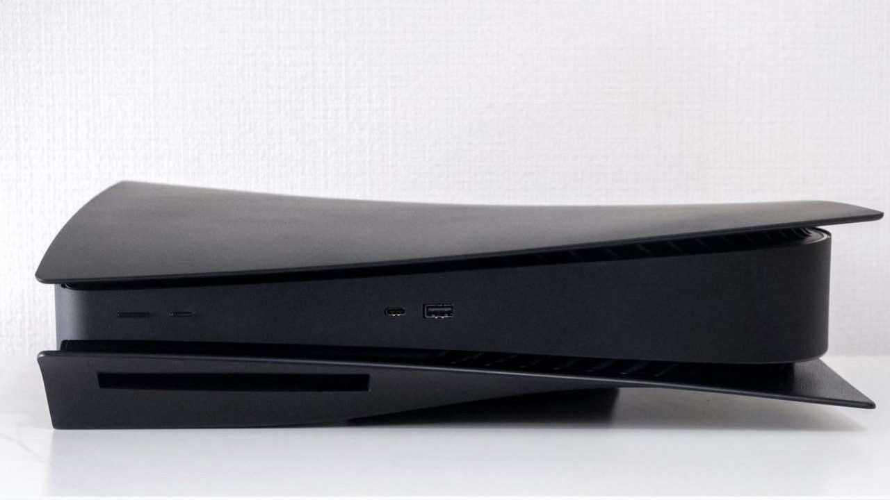 Sony wymusiło zakończenie produkcji nieoficjalnych paneli do PS5.