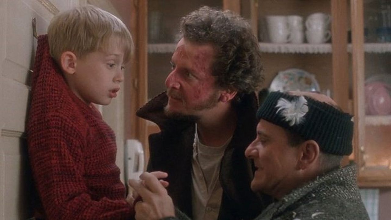 Najlepsze filmy świąteczne 2023, nasz ranking top 15, źródło grafiki: Kevin sam w domu, Chris Columbus, 20th Century Fox, 1990.