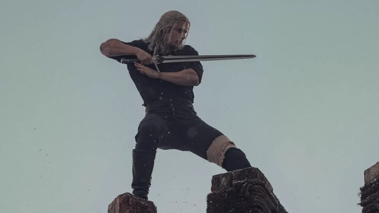 Geralt, Vesemir i Eskel w Kaer Morhen. Nowe zdjęcia z Wiedźmina Netflixa.