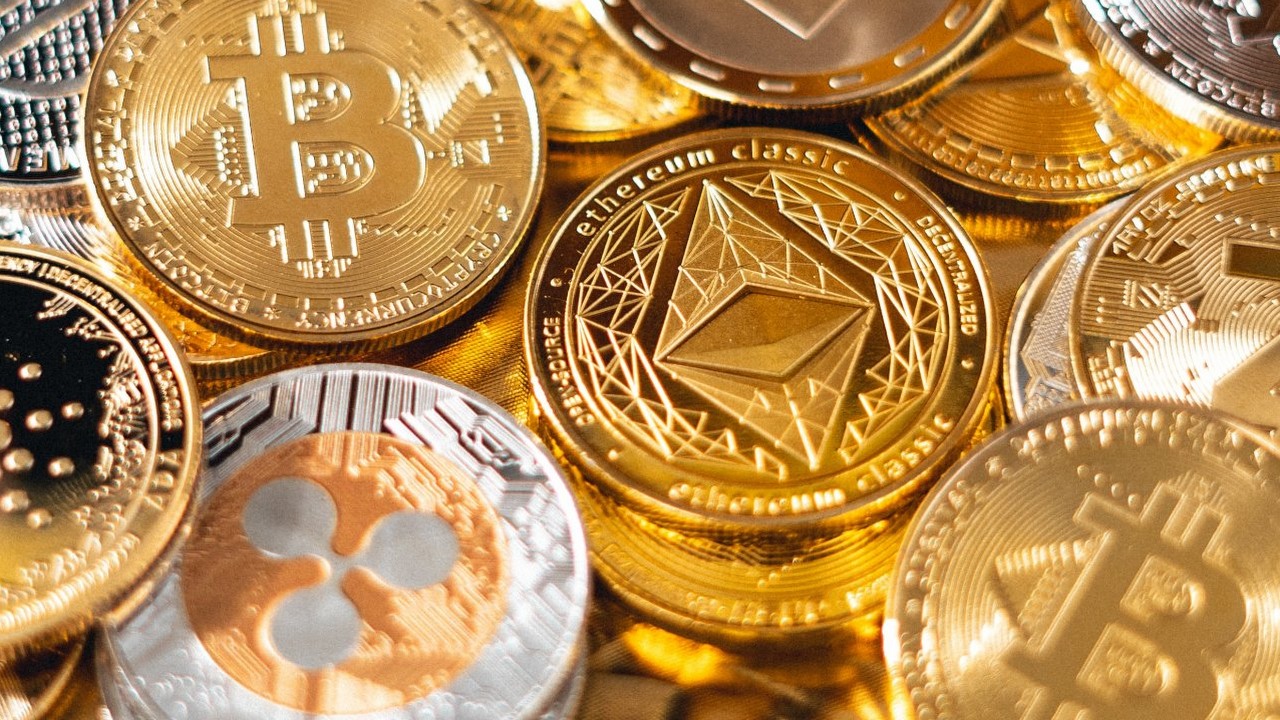 Dokąd zmierza bitcoin, czyli jak emigrują kryptowaluty.