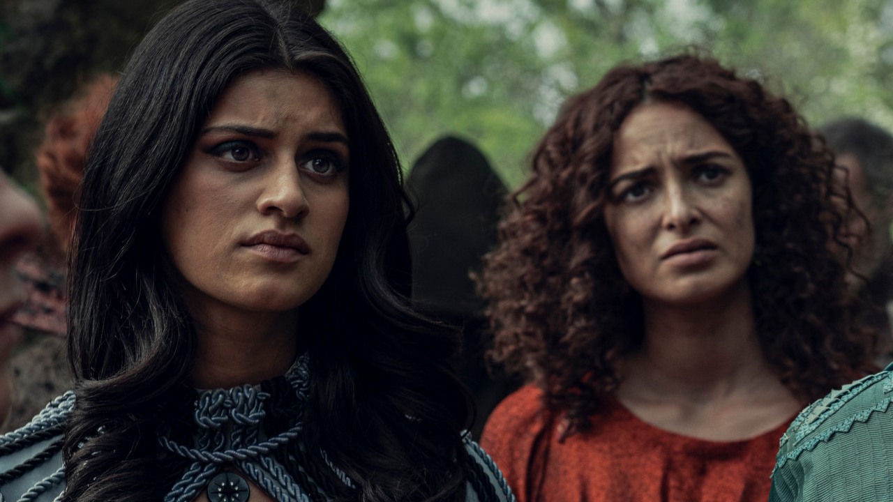 Henry Cavill wybiera między Yennefer a Triss.