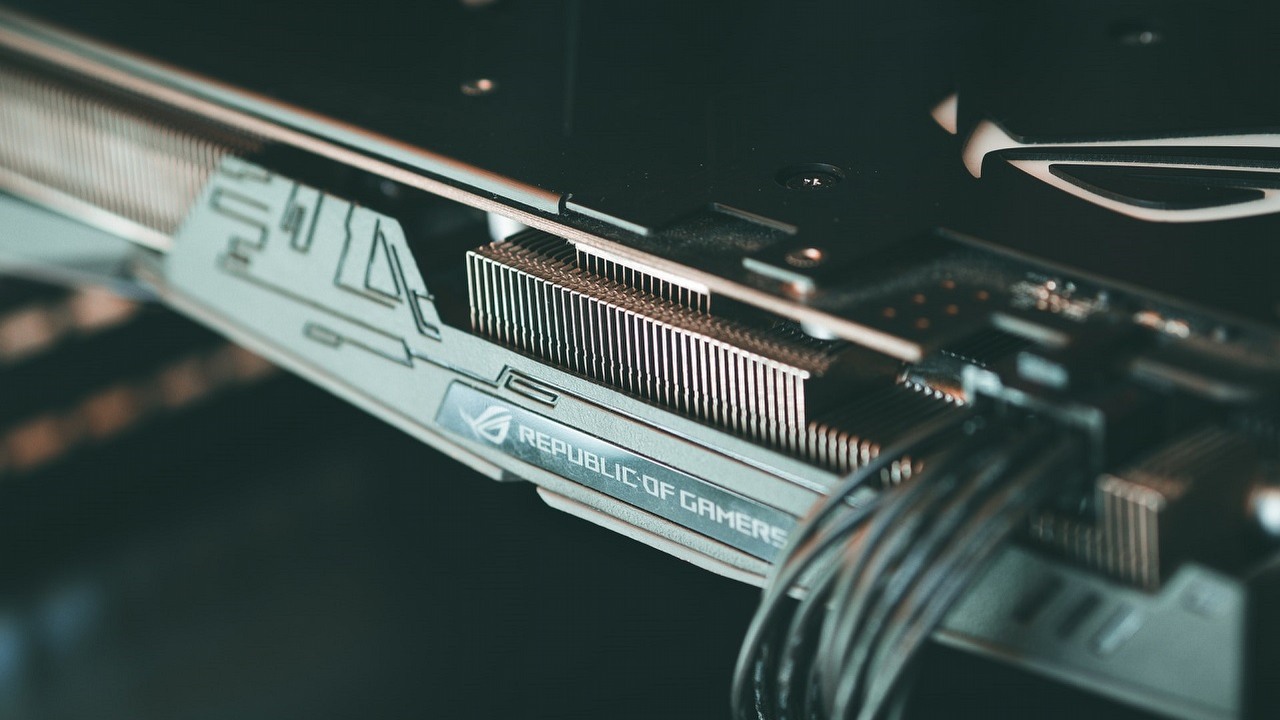 Sprzedaż kart większa niż w poprzednim roku - dwucyfrowy wzrost dostaw.