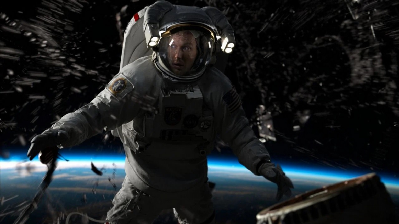 Pierwsze 5 minut w kosmosie - zobacz fragment filmu katastroficznego Moonfall.