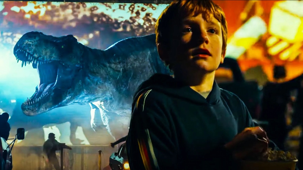 Chris Pratt poskramia dinozaura na nowym ujęciu z Jurassic World  3.
