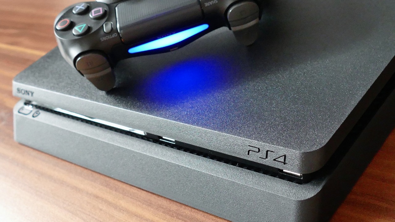 PlayStation 4 chodzi za głośno? To paskudne zdjęcie jest przestrogą.