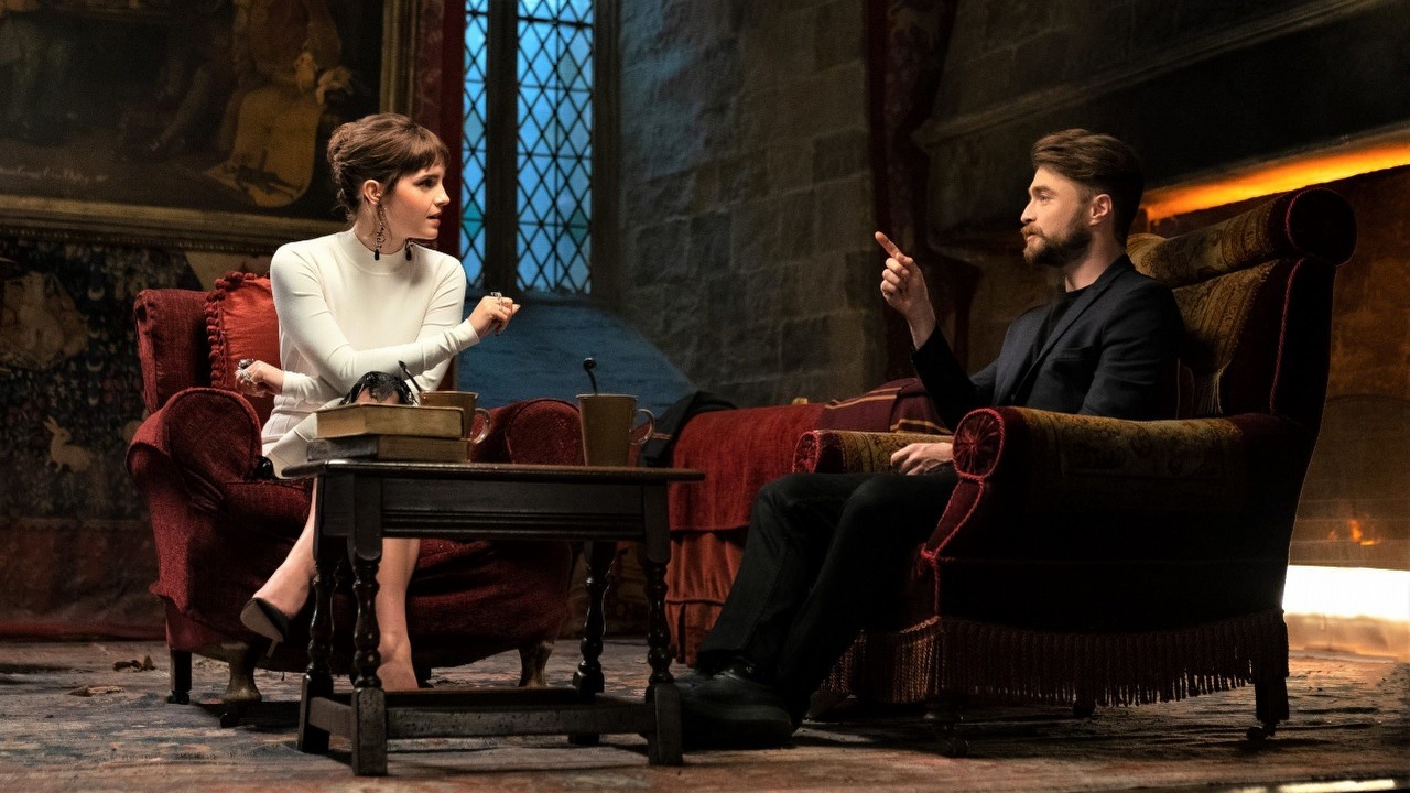 Gwiazdy Harry'ego Pottera na zakulisowych zdjęciach z Return to Hogwarts.