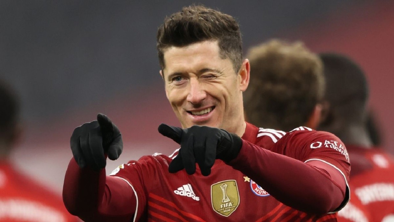 Drużyna roku w FIFA 22 FUT; Robert Lewandowski znów wśród najlepszych.