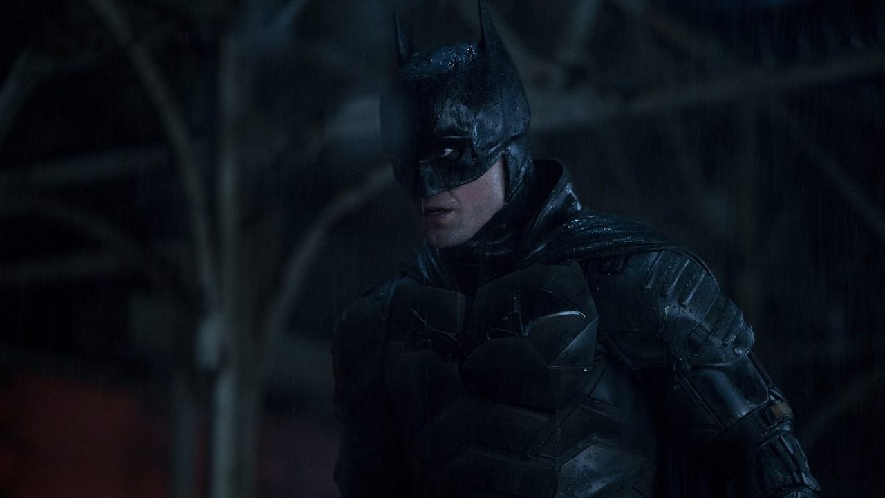Robert Pattinson chwali detektywistyczny aspekt The Batman; reżyser nazywa film „prawie horrorem”.