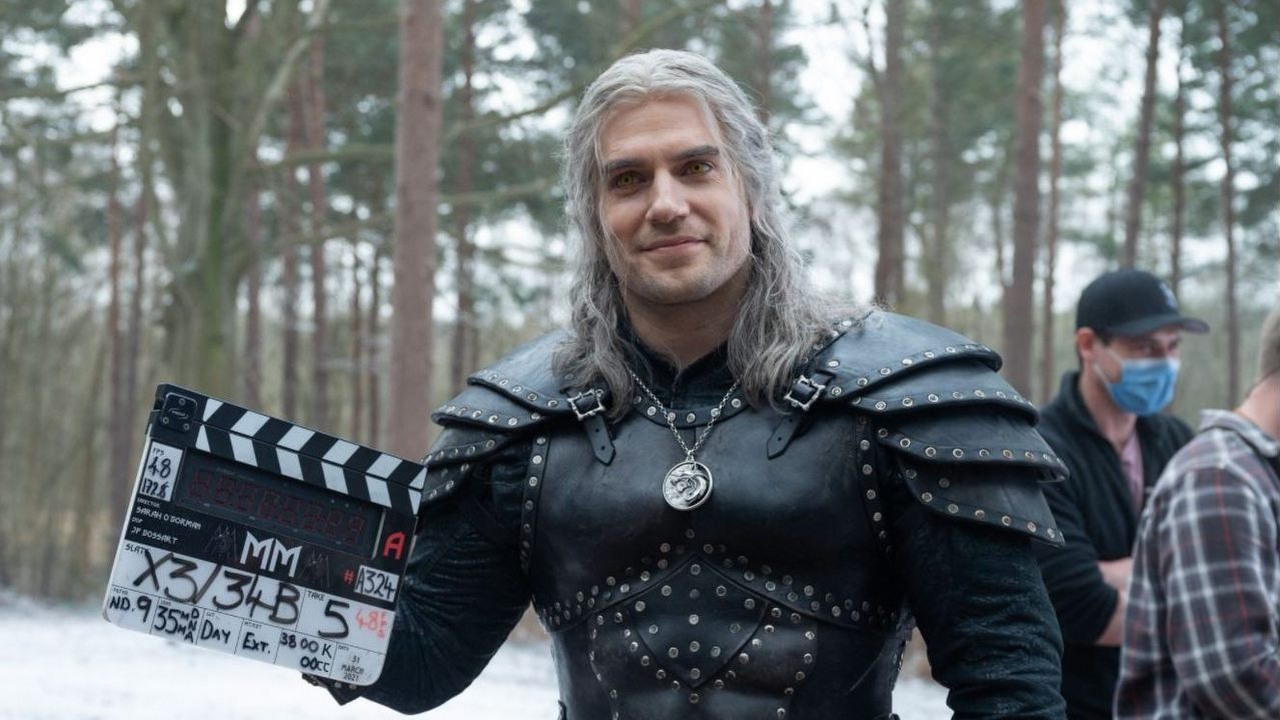 Henry Cavill głównym powodem, dla którego Wiedźmina da się oglądać - twierdzą fani uniwersum.