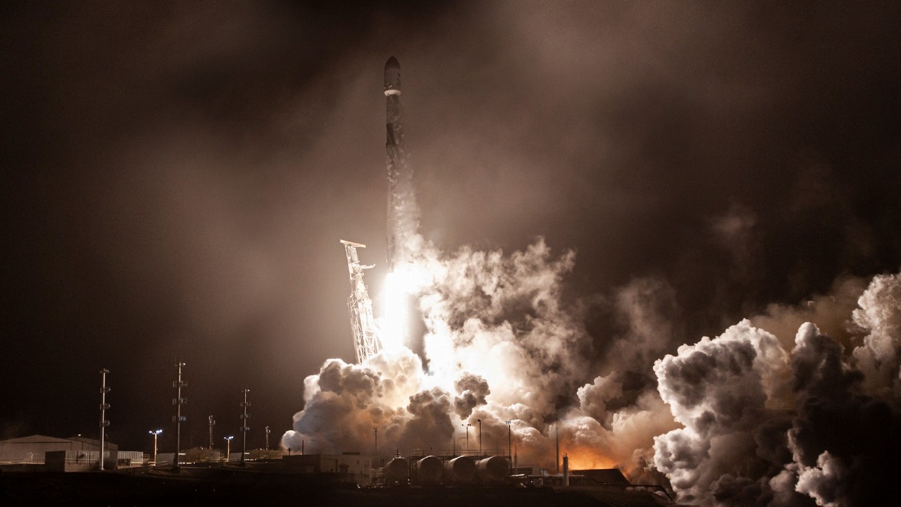 Nawet 40 satelitów Starlink straconych przez burzę magnetyczną.