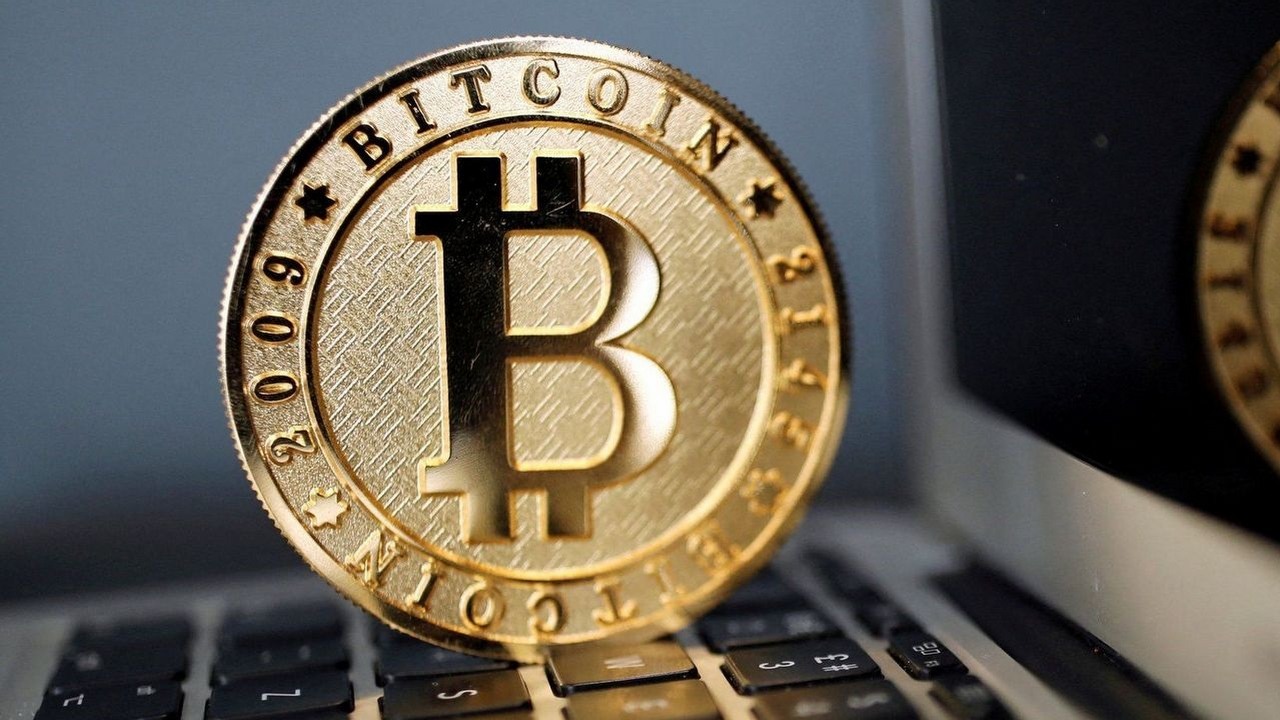 Ukraina legalizuje kryptowaluty, Wołodymyr Zełenski podpisał ustawę.