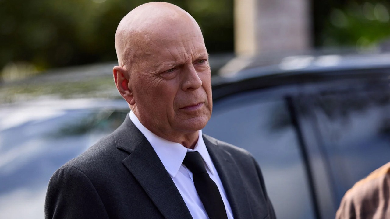 Bruce Willis nie miał maseczki w aptece i wie już o tym cały świat.