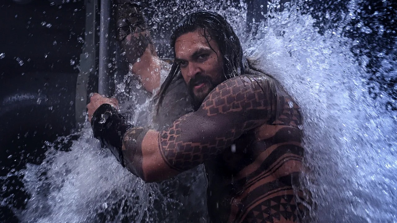 Afera wokół Justice League trwa. Jason Momoa atakuje Warner Bros.