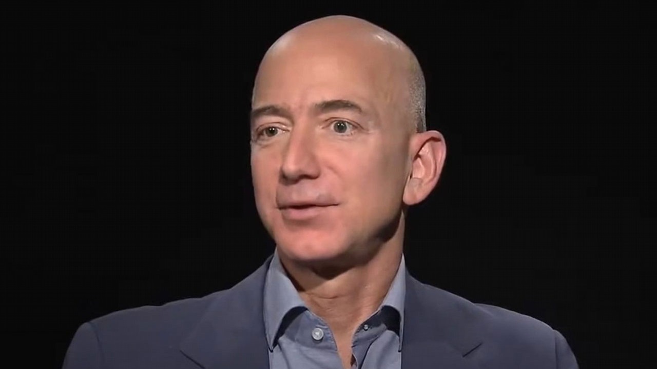 Jeff Bezos nie jest już szefem Amazona.