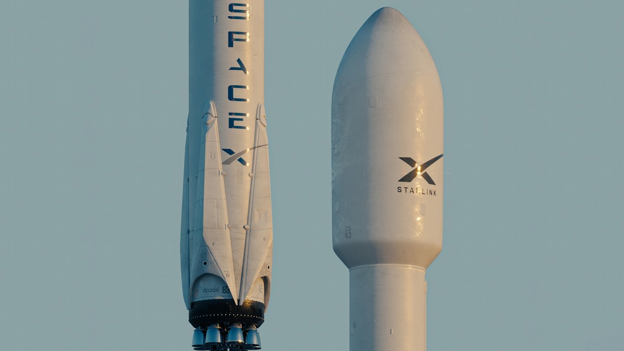 Elon Musk walczy z inflacją, podnosząc ceny Starlinka.
