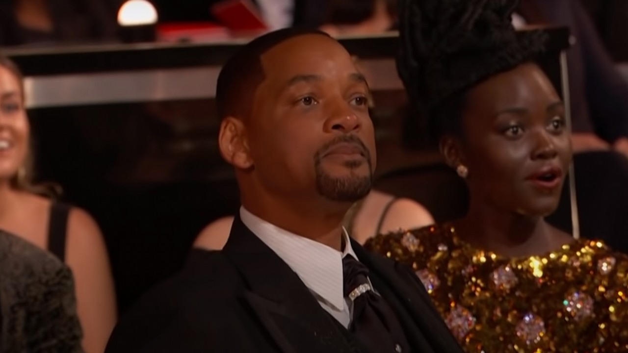Will Smith spoliczkował Chrisa Rocka podczas Oscarów, memy już podbijają Internet.