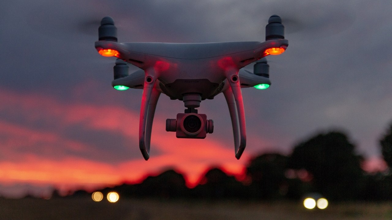 MediaMarkt wycofuje produkty DJI, producent odpiera zarzuty o wspieranie Rosji.