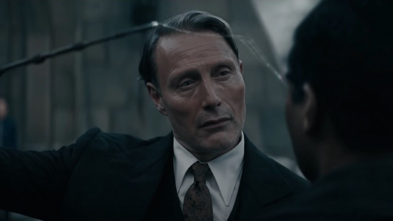 Mikkelsen lepszy niż Depp; krytycy chwalą aktora w Fantastycznych zwierzętach 3.