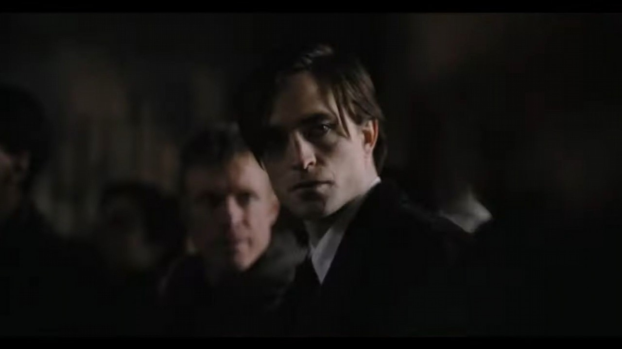 Robert Pattinson nie używa chrypy jako Batman. To dobra decyzja.