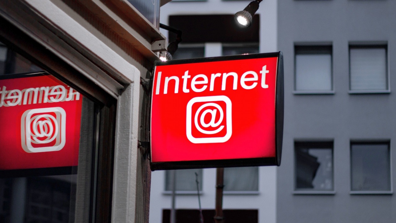 USA, UE i 32 inne kraje przedstawiają wspólną wizję Internetu.