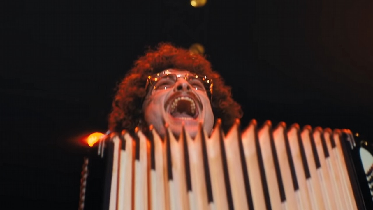 Szalony Daniel Radcliffe w zwiastunie Weird: The Al Yankovic Story.