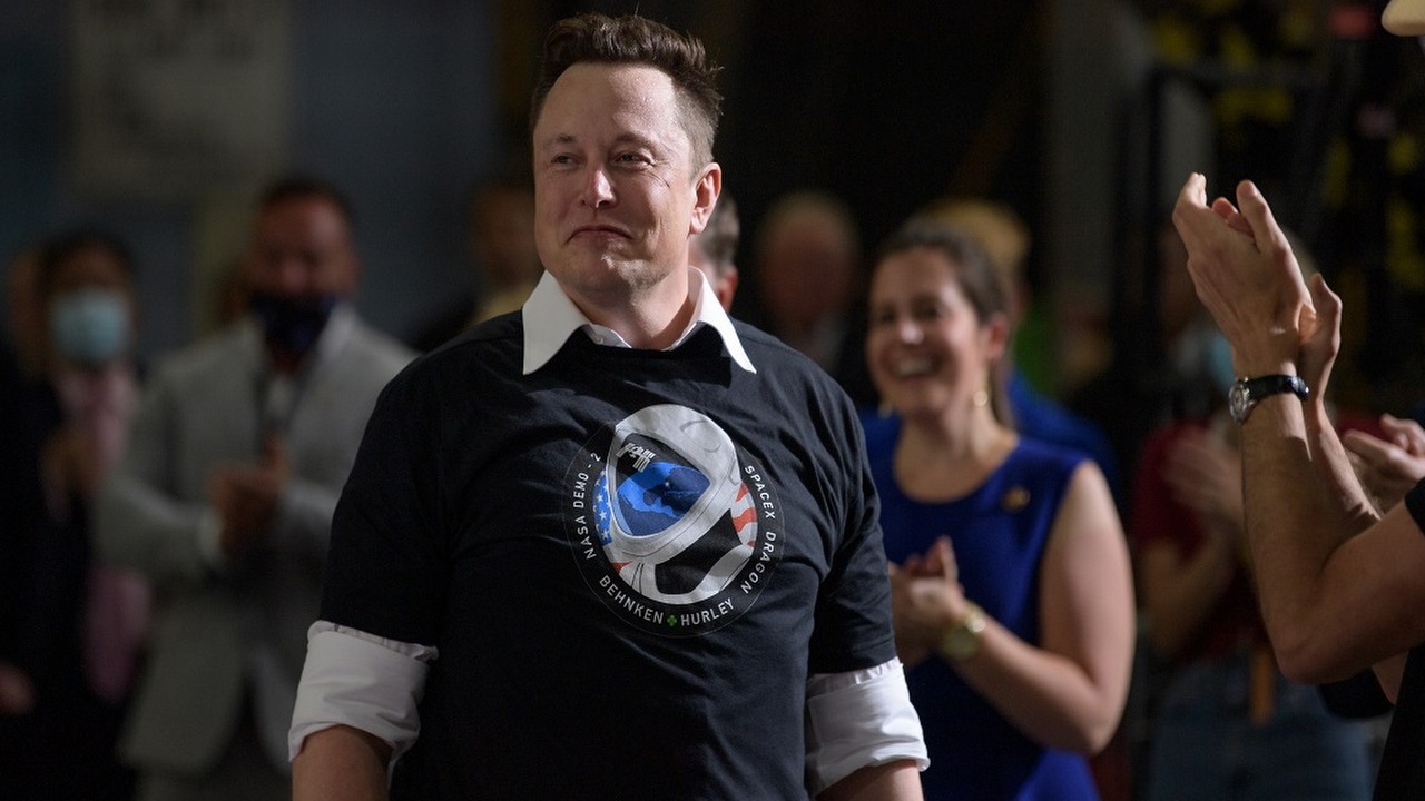Elon Musk krytykuje Apple'a.