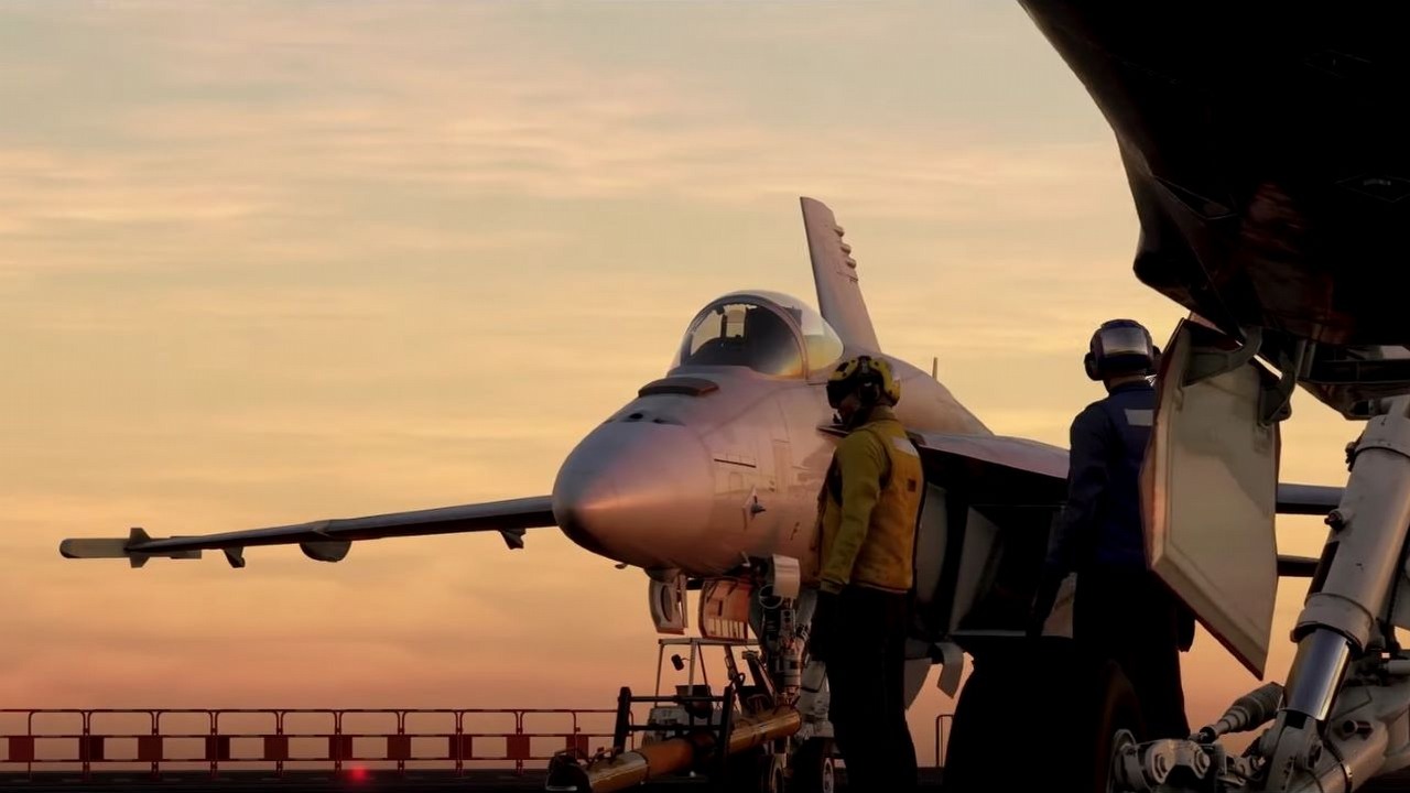 Top Gun i PMDG Boeing 737 w Microsoft Flight Simulator; na graczy czekają nowości.