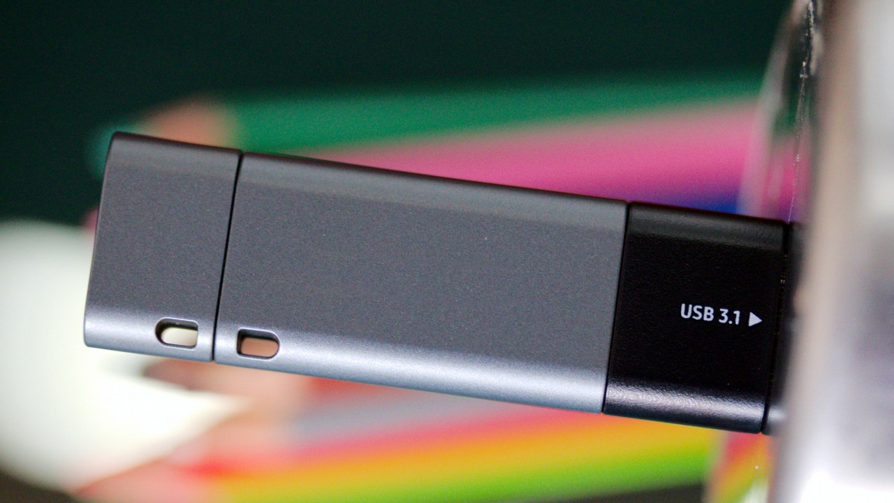 Uwaga na pendrive'y - wirus infekuje dzięki nim komputery z Windows.
