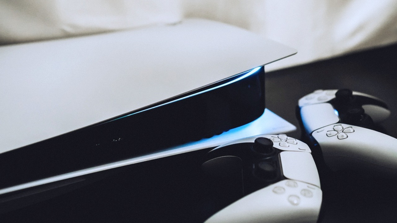 Nowe PS5 od Sony - zarejestrowano odświeżony model.