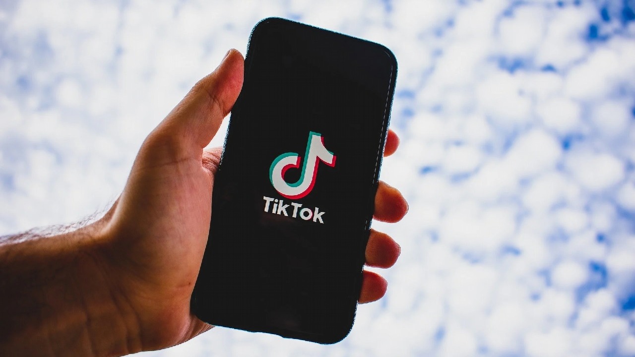 TikTok sięgnie po gry, niektóre ogramy podczas transmisji na żywo.