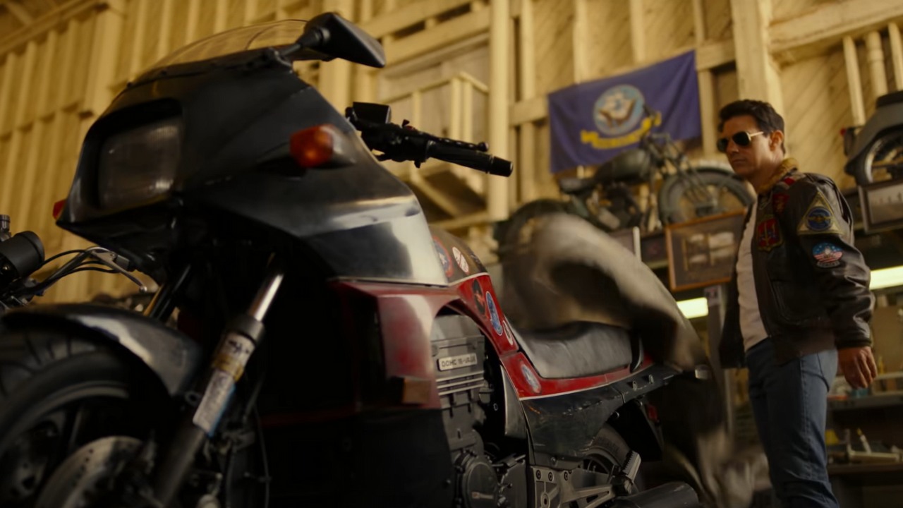 Top Gun: Maverick to według recenzji nostalgiczny wehikuł czasu.