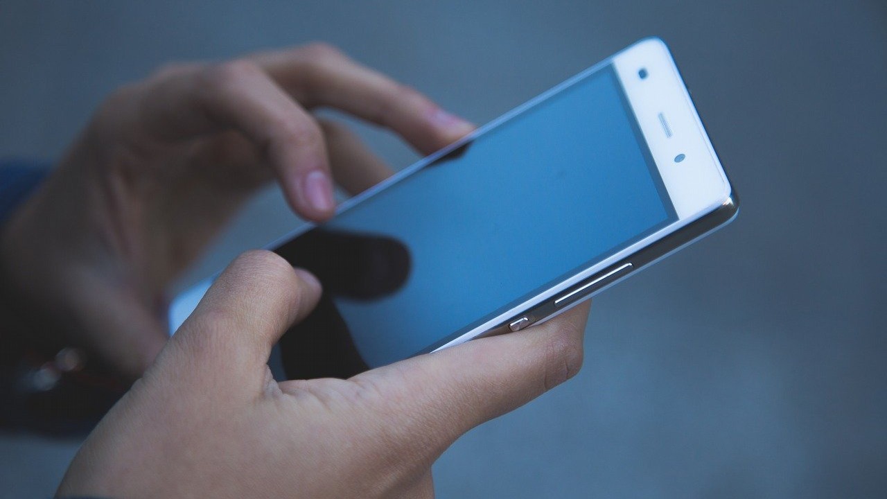 Prawie 60% Polaków ma telefon za mniej niż 1000 zł.
