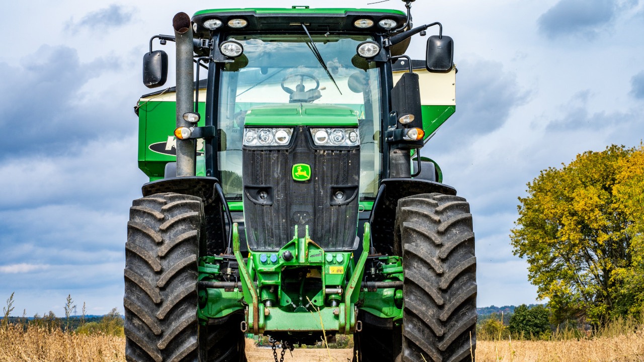 Ekologiczny traktor przyszłości jest napędzany nawozem.