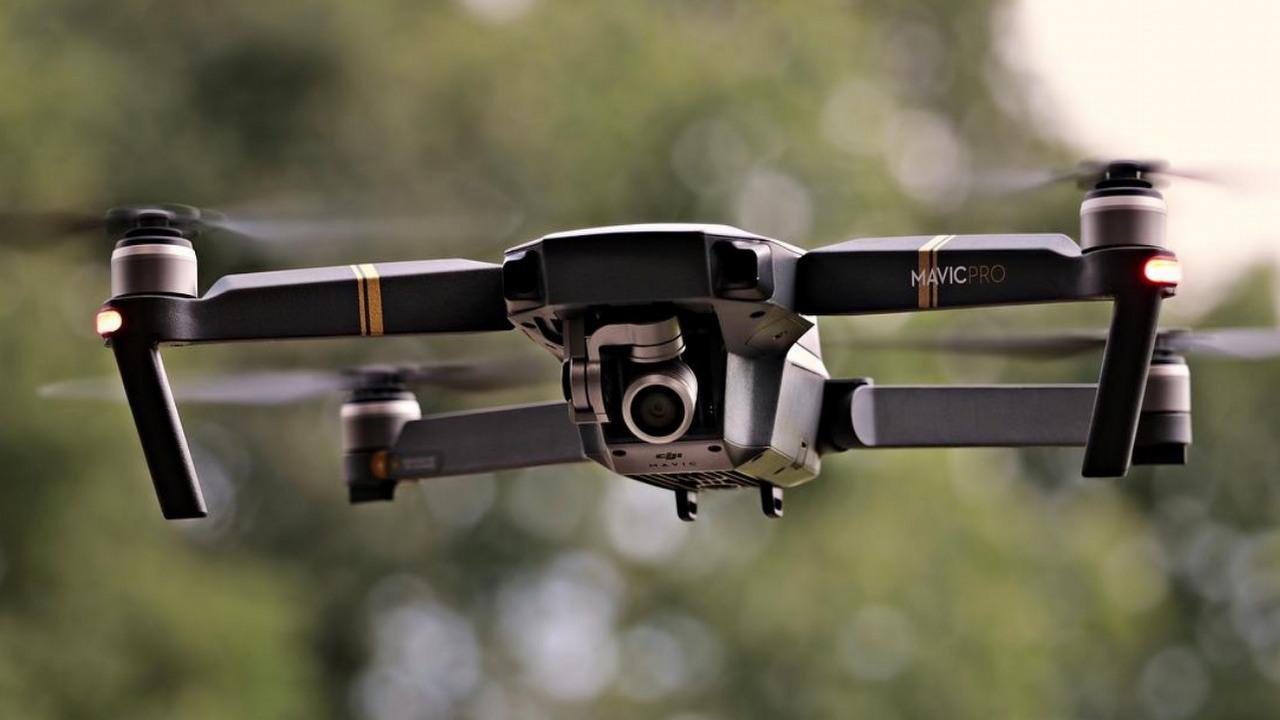 Producent zrezygnował z uzbrojonych dronów do pilnowania szkół.