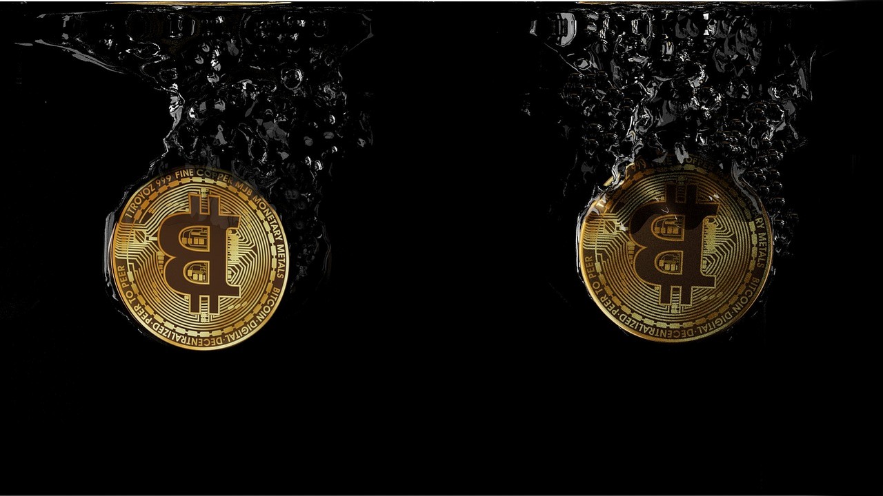 Bitcoin rekordowo słaby i dalej spada.