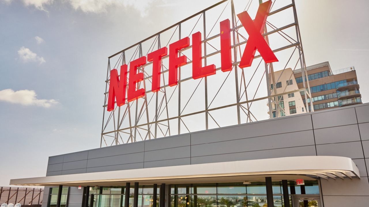 Netflix chce zarabiać na wyświetlaniu swoich seriali w telewizji.