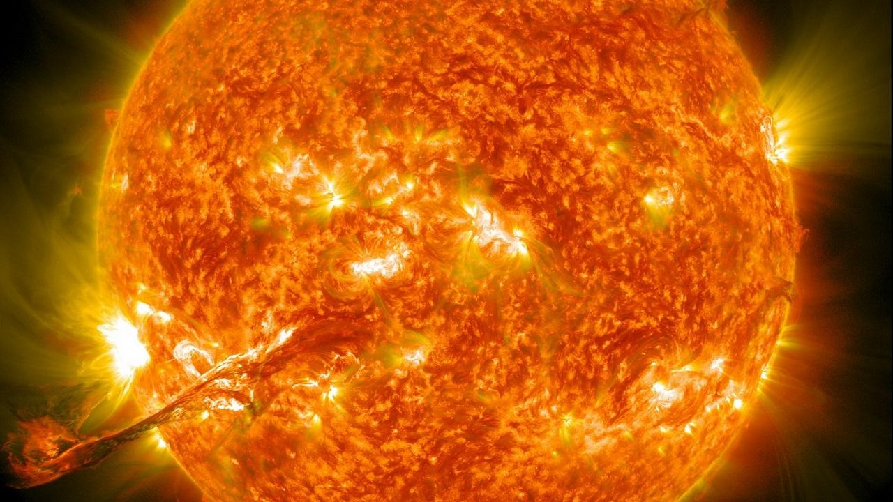 Po upałach nadejdzie burza słoneczna? Mogą wystąpić problemy z elektroniką.