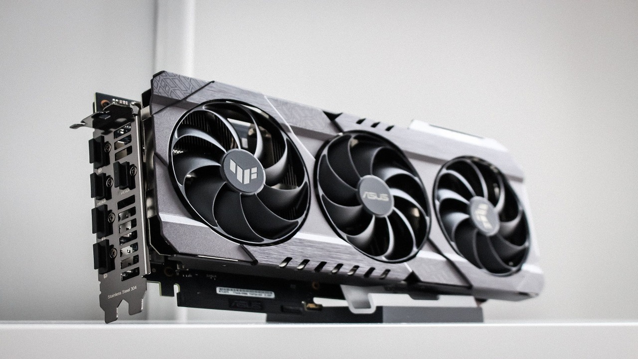RTX 4090 w nieoficjalnych testach deklasuje poprzednika, niestety też w poborze prądu.