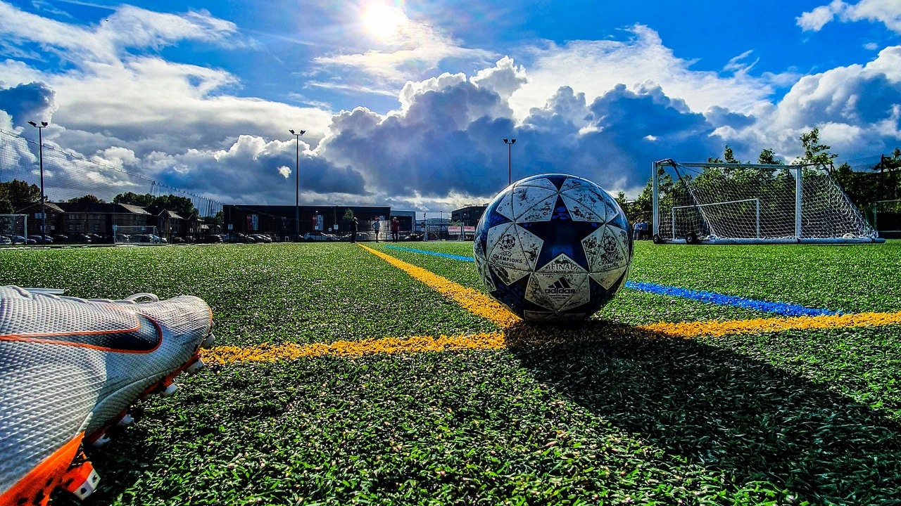AI uczy się grać w piłkę. Niestety do Lewandowskiego jeszcze jej daleko.