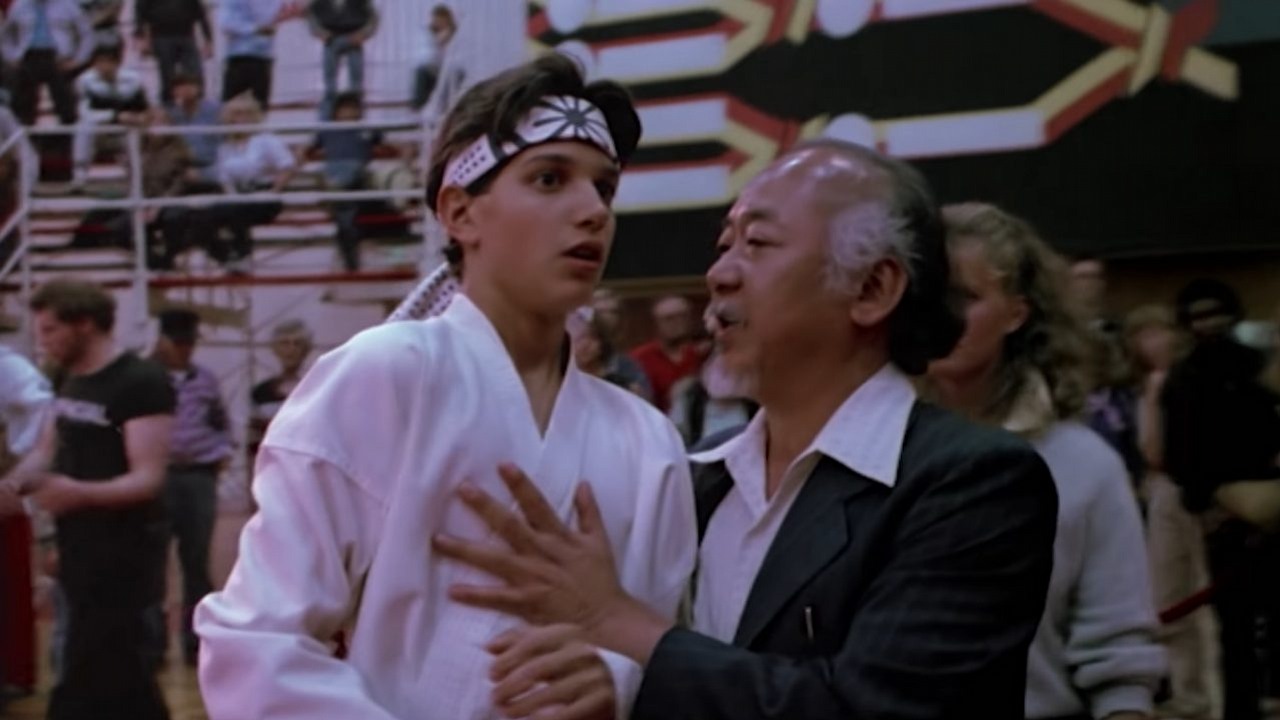 Twórca Cobra Kai wyjaśnia, czy nowy Karate Kid będzie powiązany z serialem.