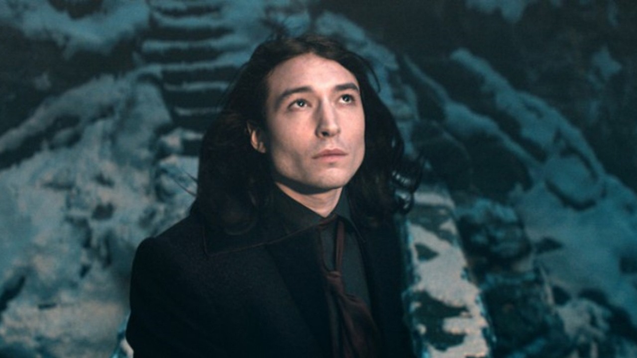 Ezra Miller podobno ma kompleks mesjasza oraz uważa, że Flash jest jak Jezus.