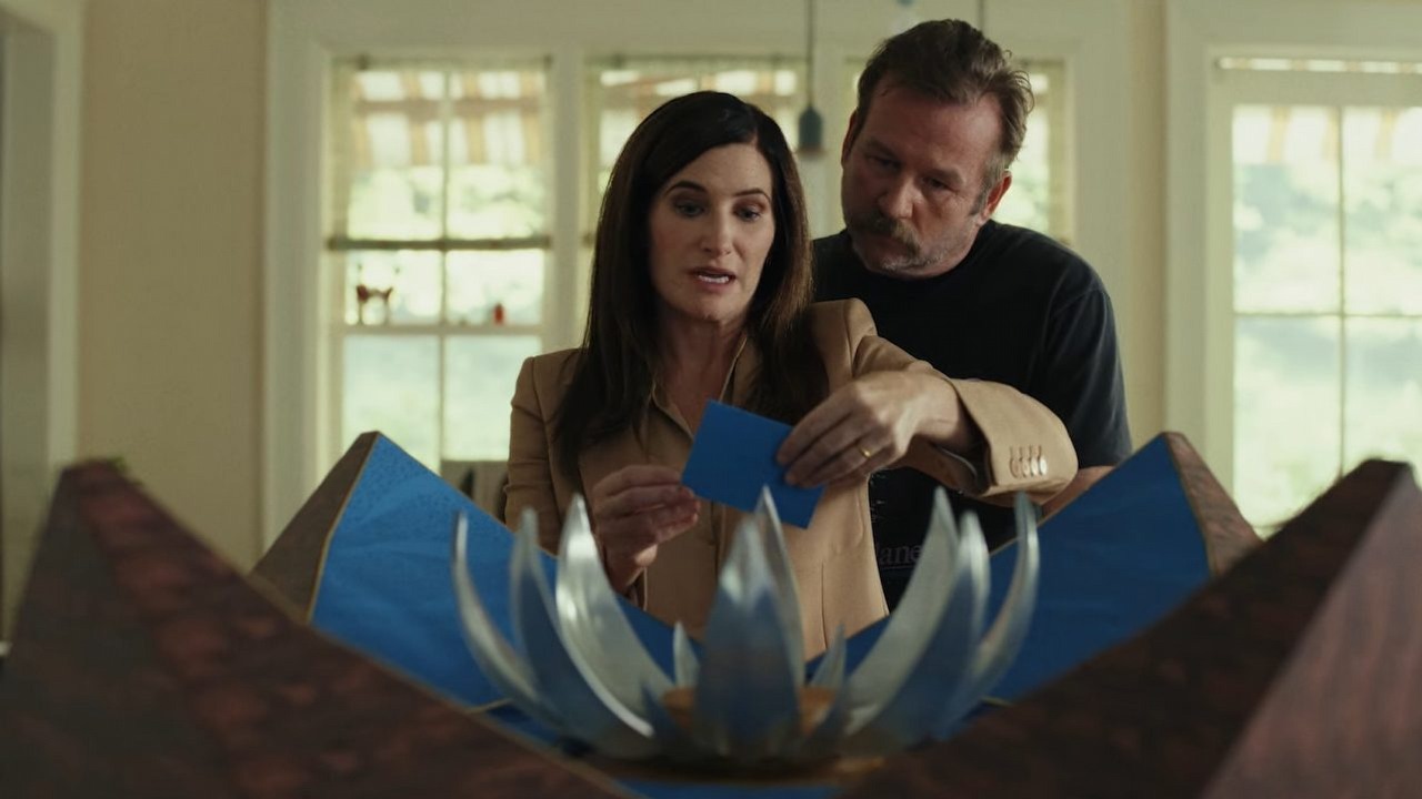 Glass Onion: Film z serii „Na noże” na nowym zwiastunie, źródło grafiki: Glass Onion: Film z serii „Na noże”, reż. Rian Johnson, Netflix, 2022.