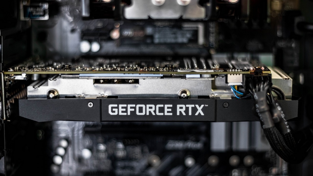 Nvidia uspokaja, stary zasilacz może wystarczyć do RTX 4000, źródło grafiki: unsplash.com.