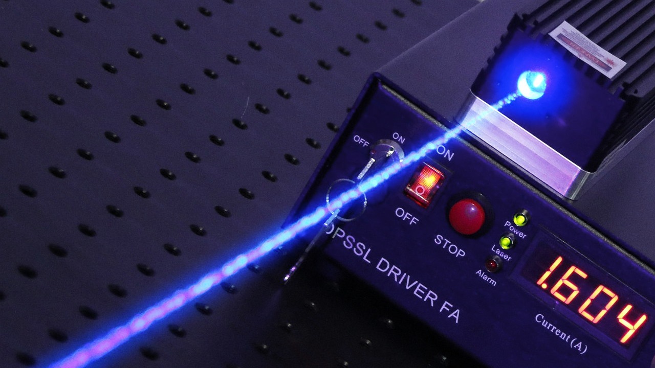 Laserowa broń przeciwko insektom, brzmi jak postrach komarów, źródło grafiki: LaserWorld / Unsplash.