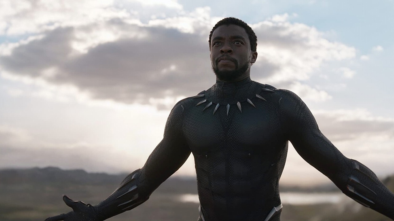 Reżyser Czarnej Pantery niemal przeszedł na emeryturę po śmierci Chadwicka Bosemana, źródło grafiki: Czarna Pantera; Ryan Coogler; Marvel Studios; 2022.